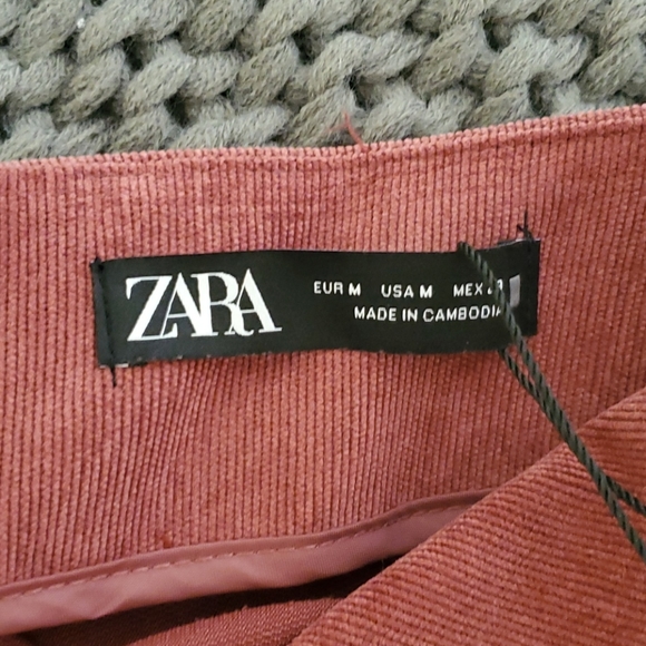 Zara Ruched Rose Ruched Miniskirt - Picture 3 of 5